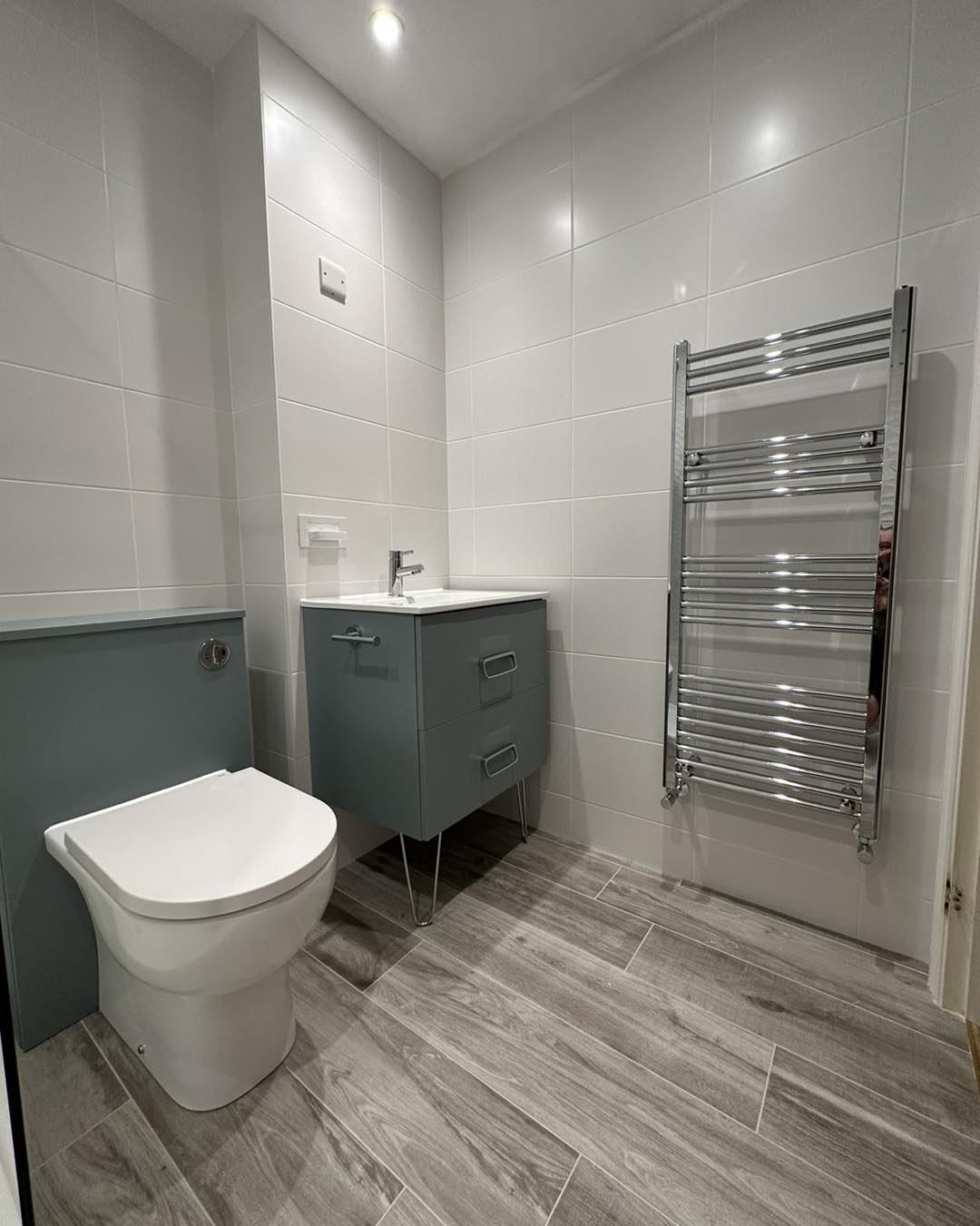 grey and white bathroom