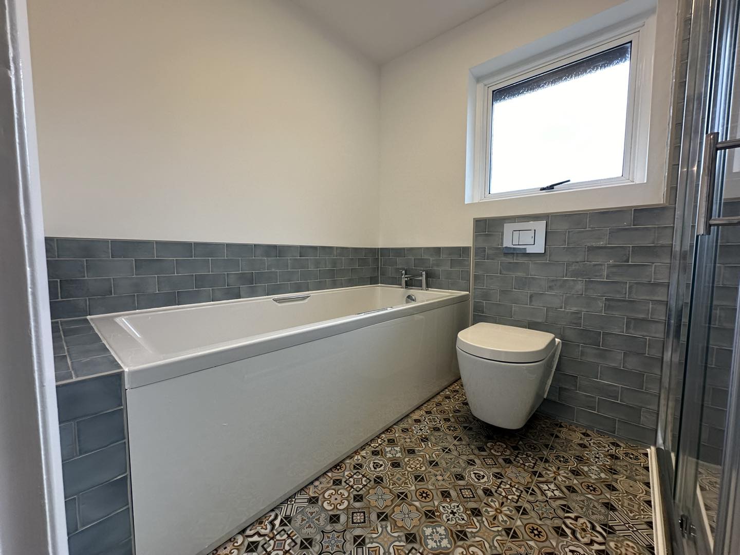 Full length bath in a main bathroom