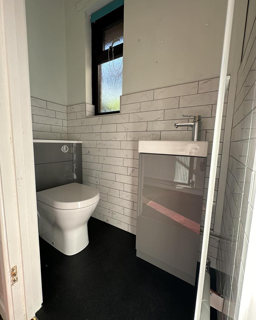 WC with grey high gloss furniture